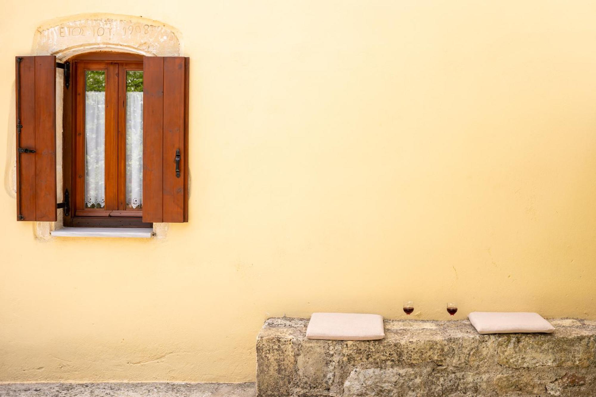Liofito Village House Pemonia Bagian luar foto