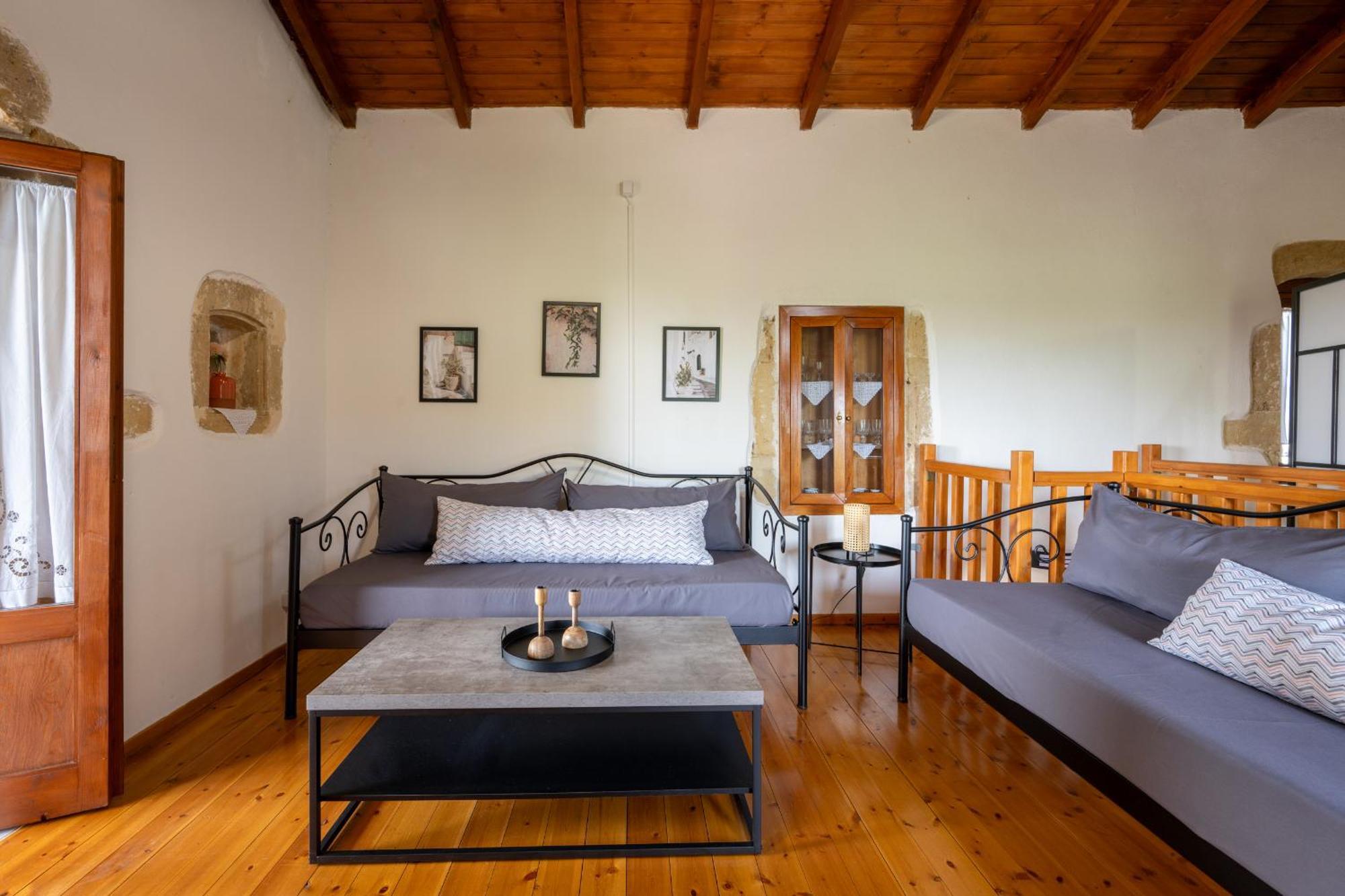 Liofito Village House Pemonia Bagian luar foto