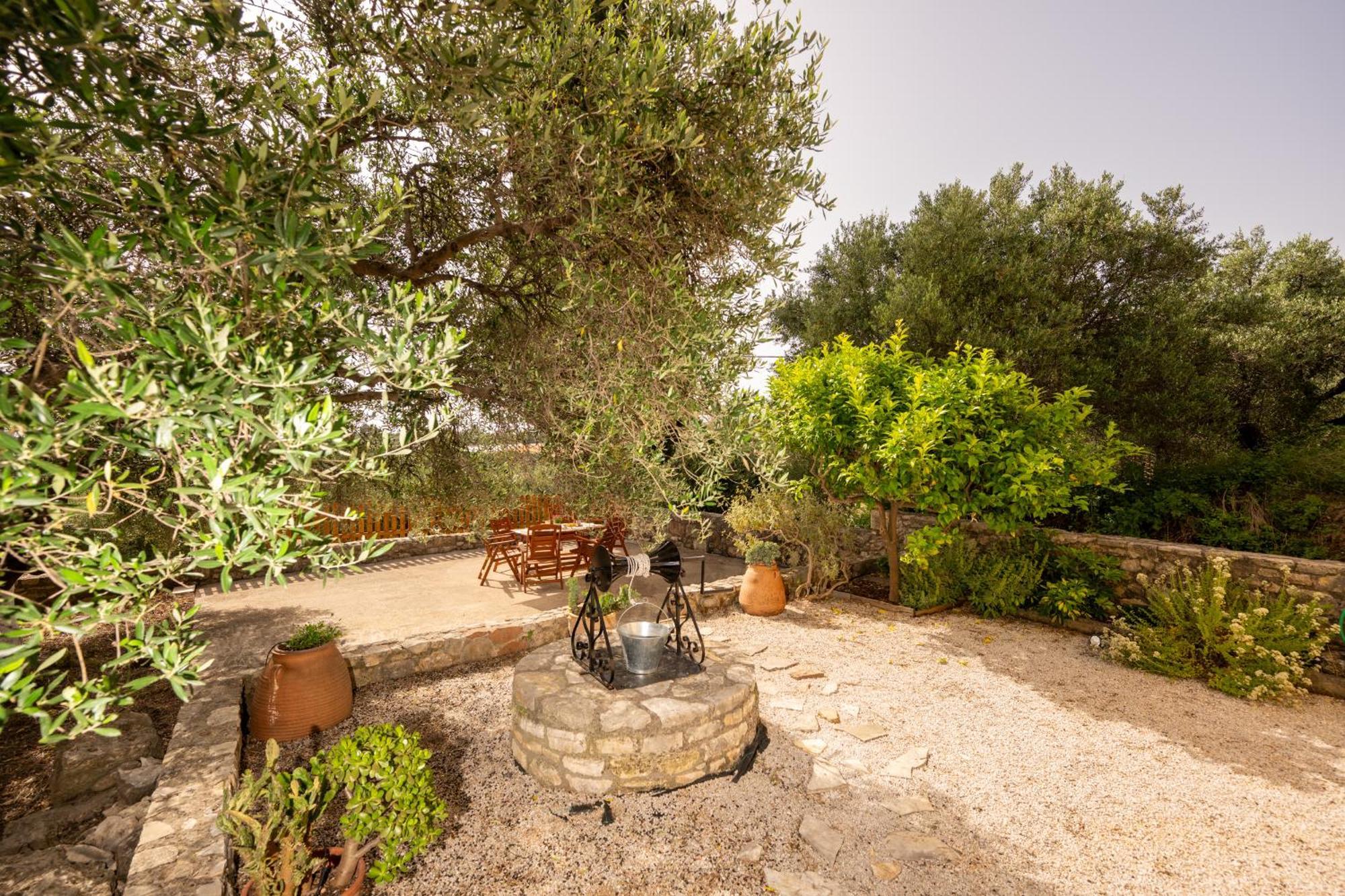 Liofito Village House Pemonia Bagian luar foto